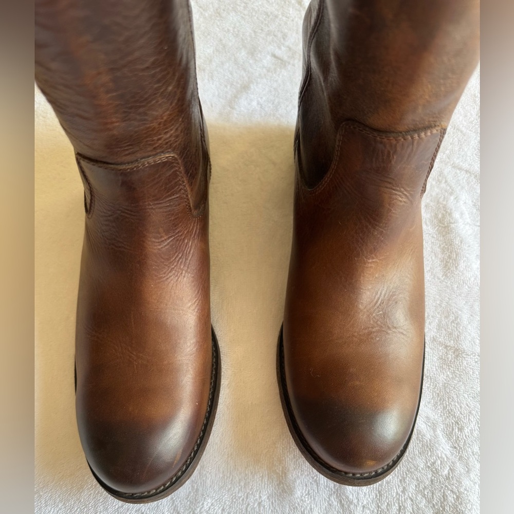 Classic Frye Melissa Button Boots in Cognac 8-1/2 M; pre-owned, good condition - Picture 5 of 9